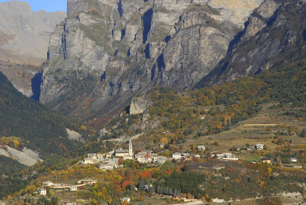 Bed and Breakfast La Ferme de Beauté Chateauroux-les-Alpes Exterior foto